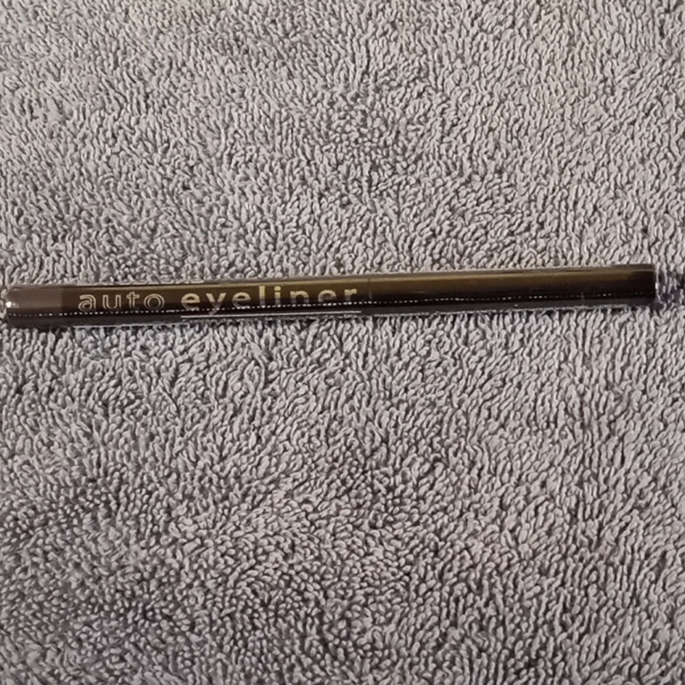 New L.A Colors auto eyeliner (2)